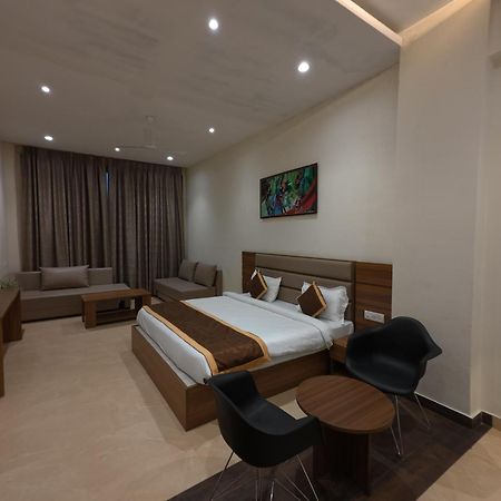 Neelam Orchid Hotel Kanpur Bagian luar foto