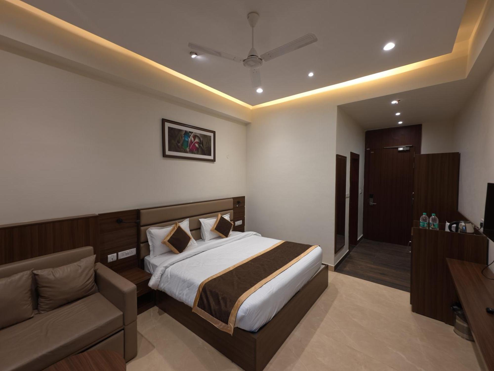 Neelam Orchid Hotel Kanpur Bagian luar foto