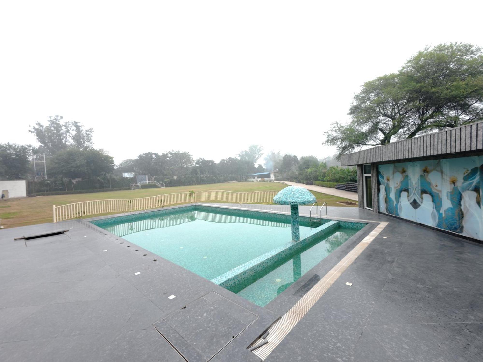 Neelam Orchid Hotel Kanpur Bagian luar foto